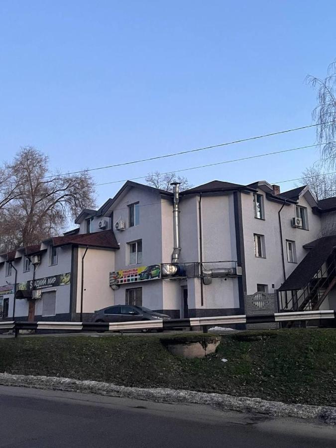 Pitstop Motel Каменское Экстерьер фото